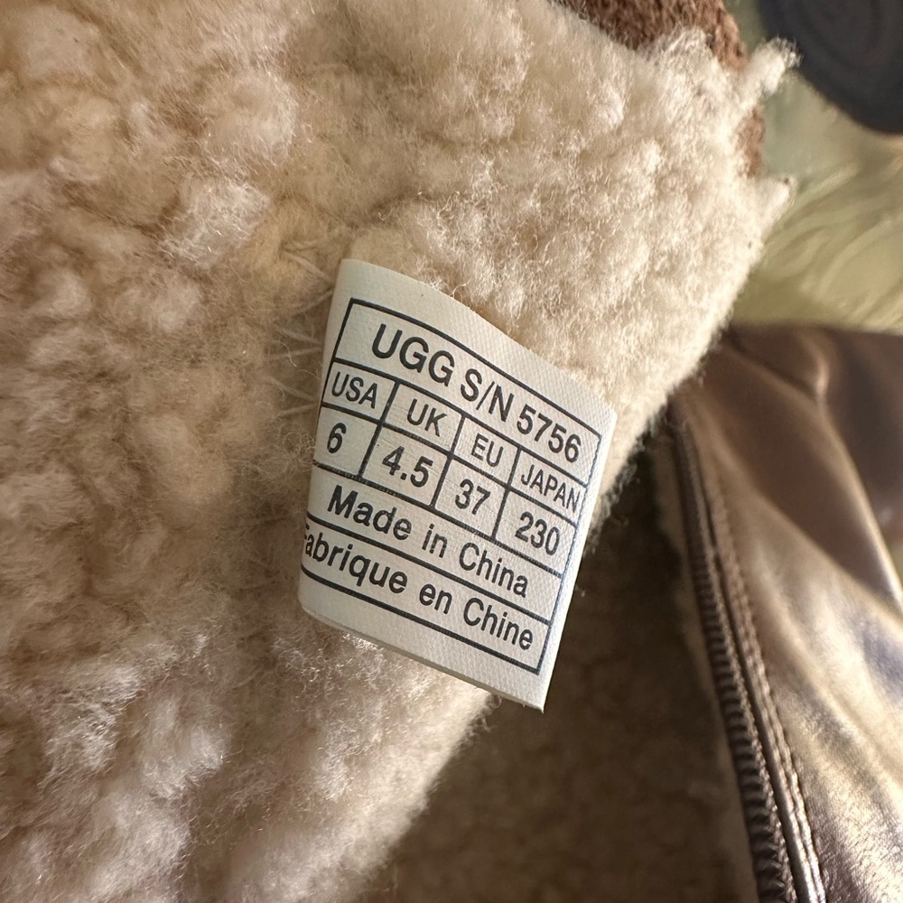 UGG Wedge Boot
Size 6 - Picture 7 of 10